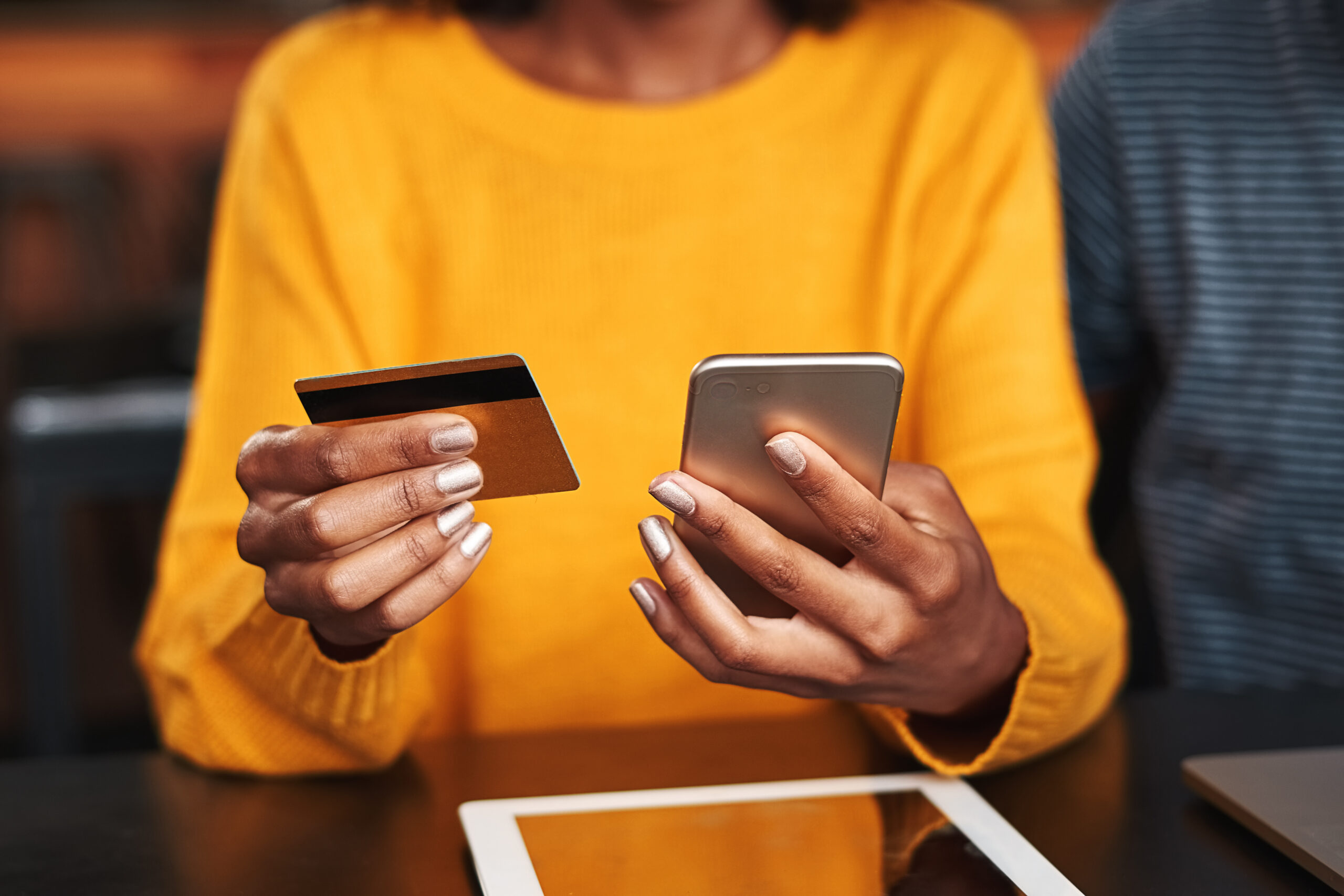 woman using e-commerce rental software