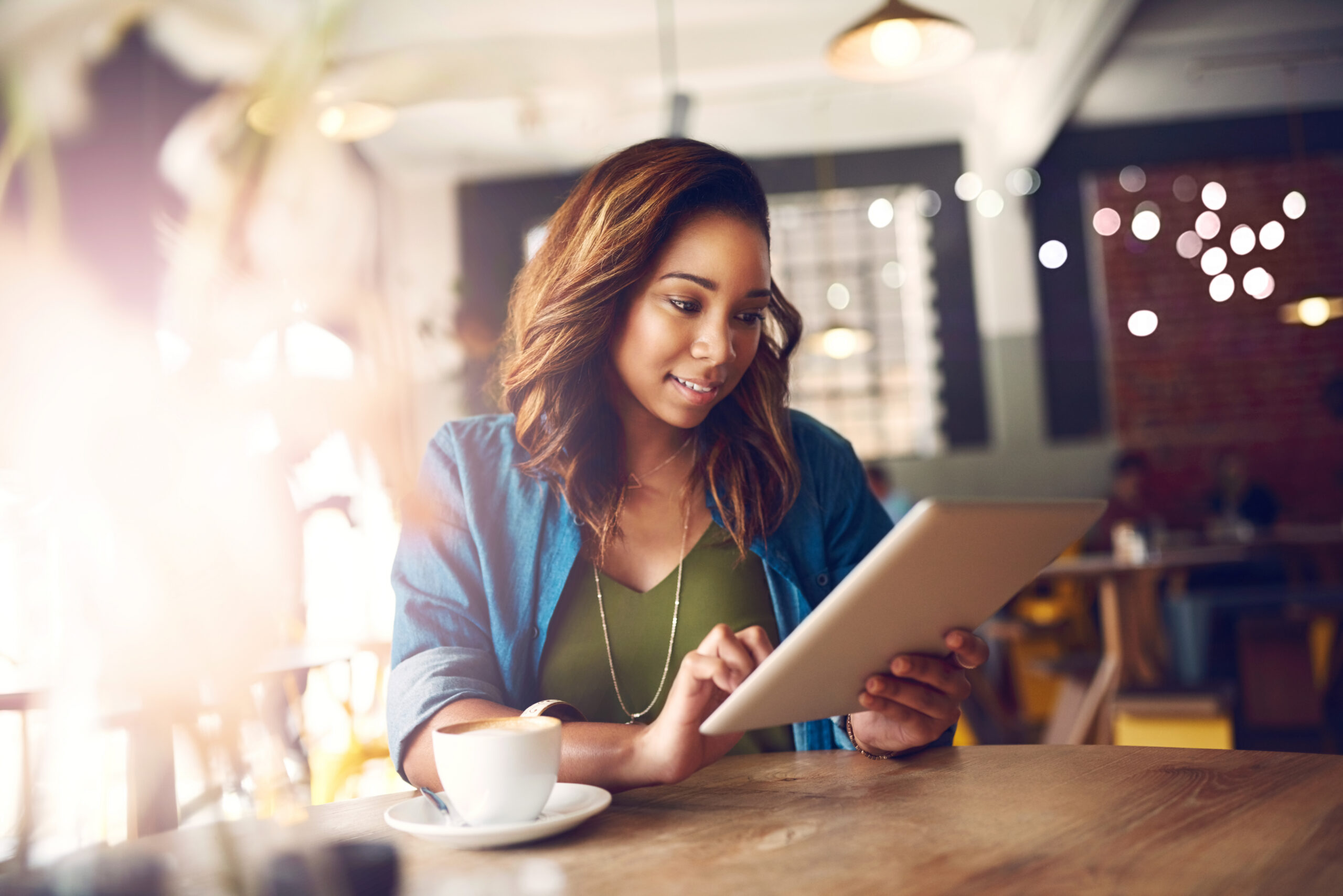 woman using e-commerce rental software